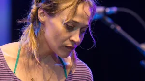 Fiona Apple regresa con su primera canción en 5 años